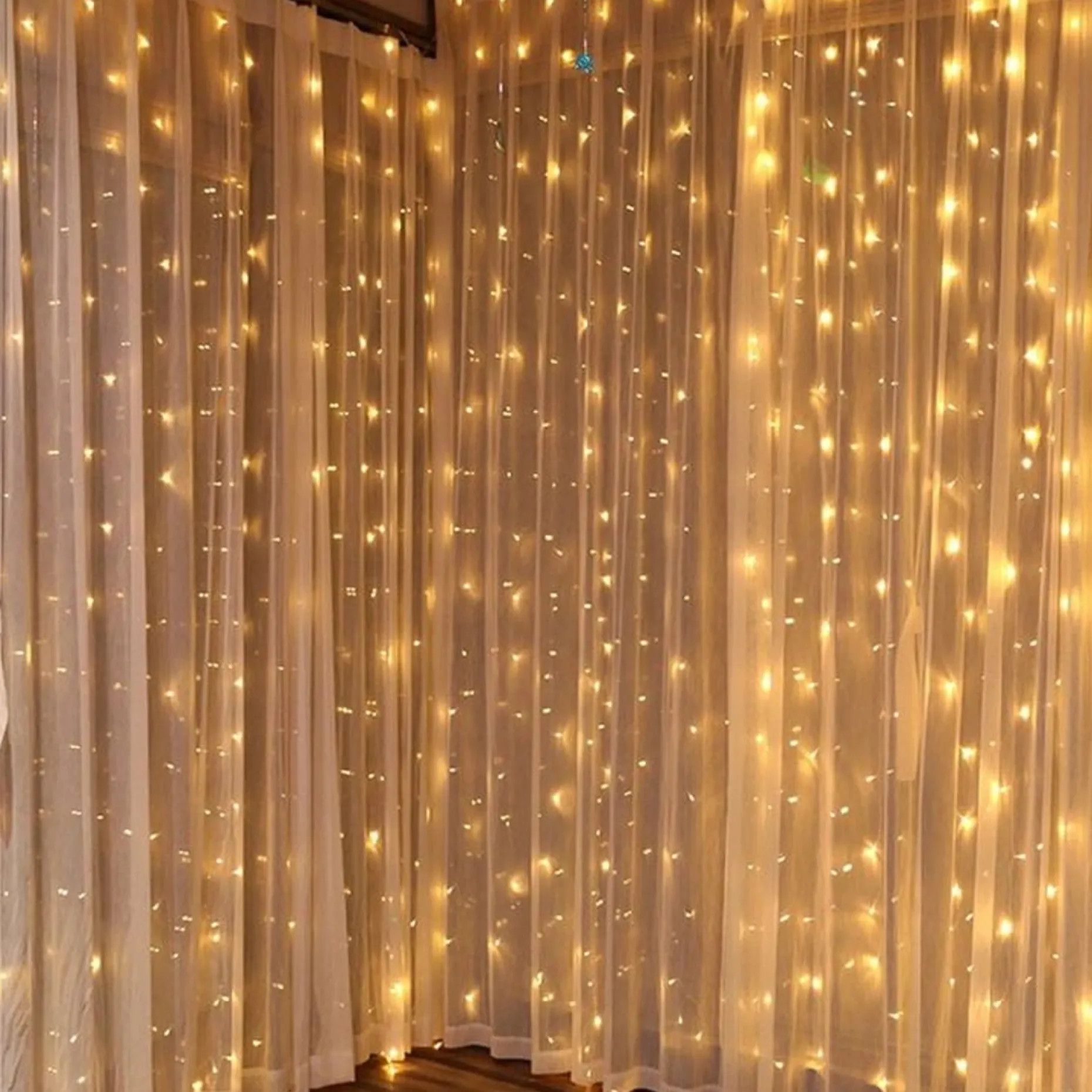 ‘Merkloos’’ Lichtgordijnen^Led Lichtgordijn Sfeerverlichting - Incl. Batterijen, Afstandsbediening En Spijkertjes - 3X3 Meter - Warm Wit - Sfeerverlichting Voor Binnen En Buiten - 300 Leds