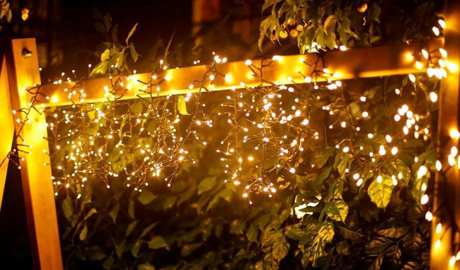 Aigostar Kerstlichtsnoeren^Lichtstring Warmwit - 2400K | 10 Meter - 250 Led's | Waterdicht Ip44 | 230Vac - 24V