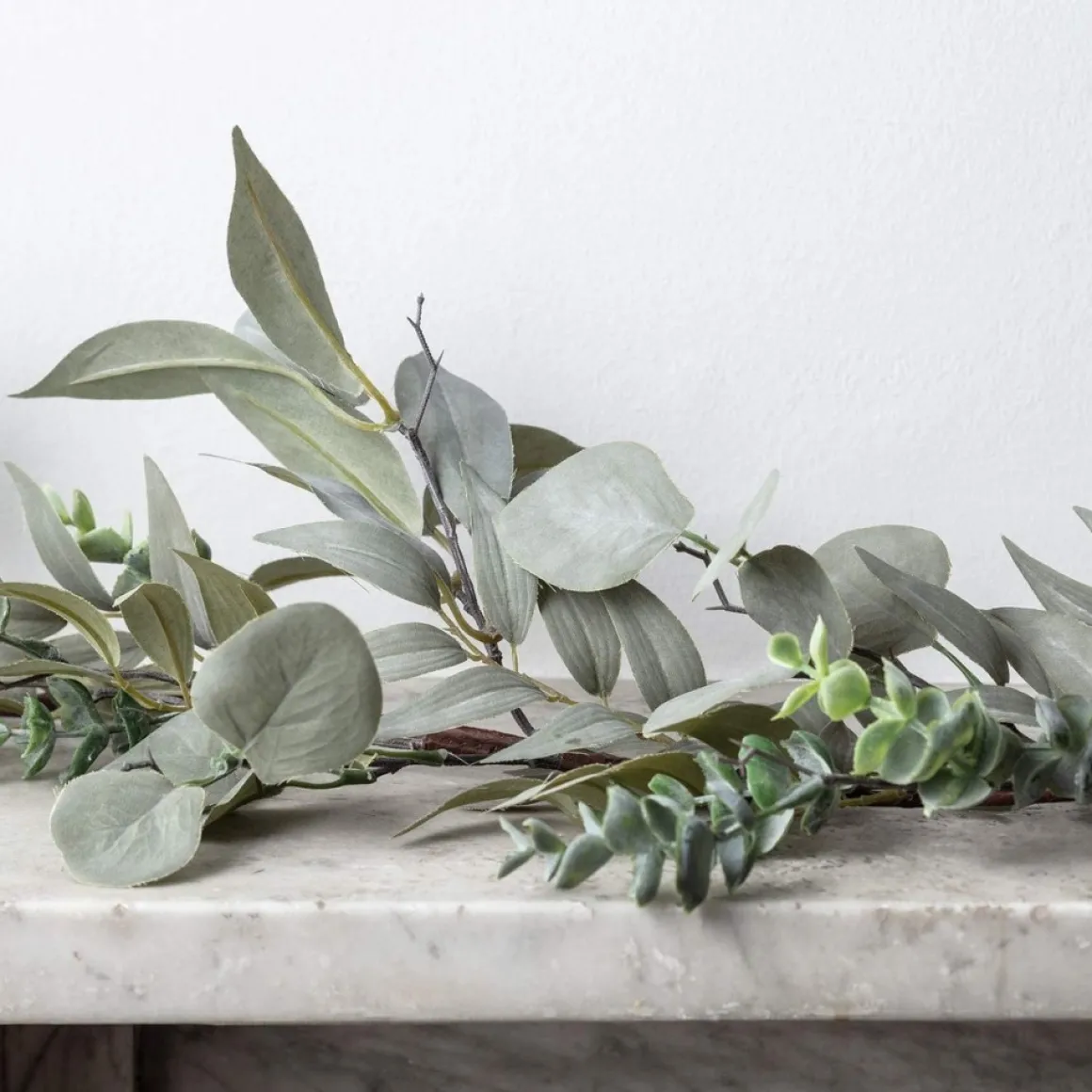 * Lights4Fun Kerstset 1,5 M Eucalyptus - Laurierkerstslinger & 50 Cm Kerstkrans Store