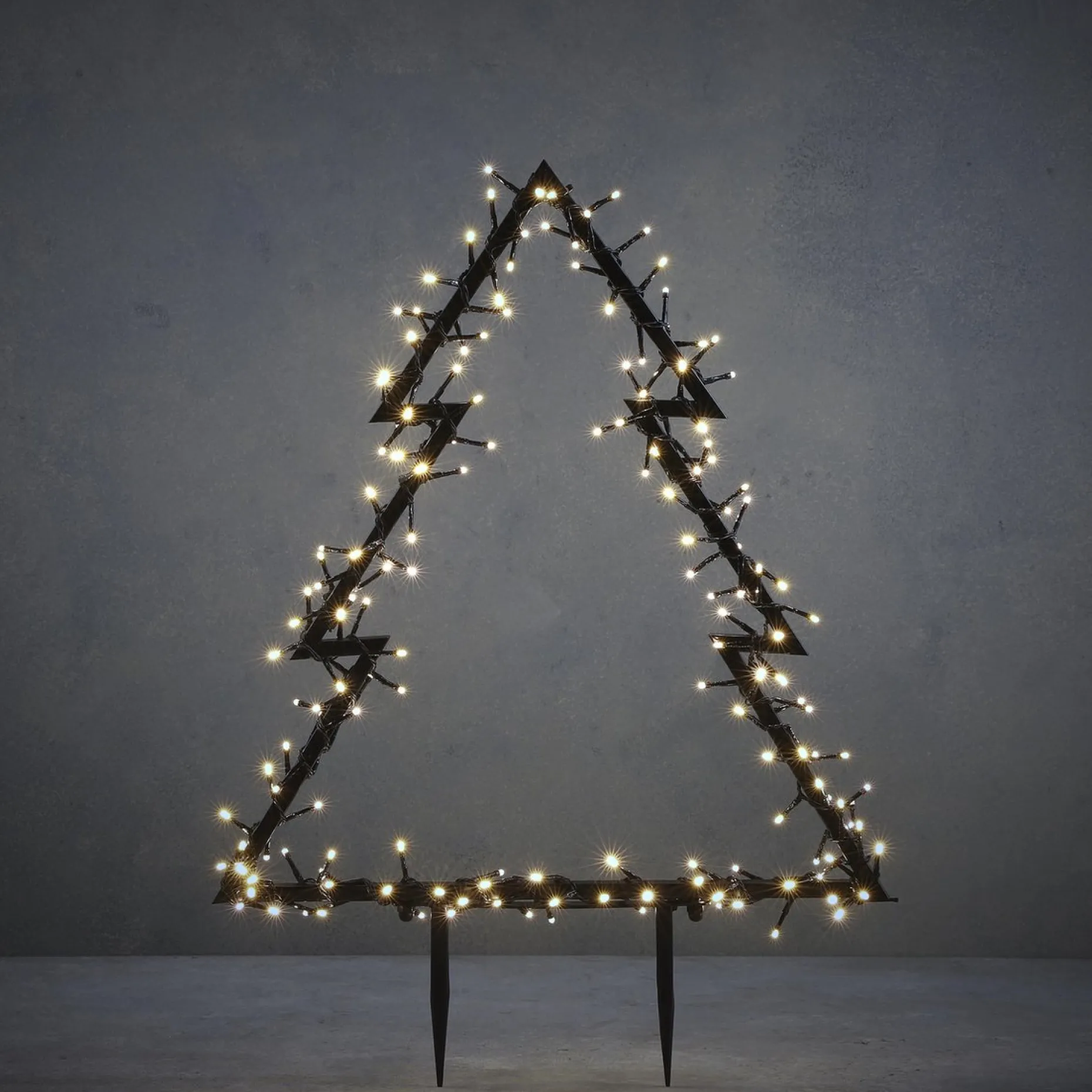Luca lighting Verlichte Kerstfiguren^ Garden D'Light Kerstboom Tuinsteker Met Klassiek Witte Led Verlichting - L53 X H75 Cm - Zwart