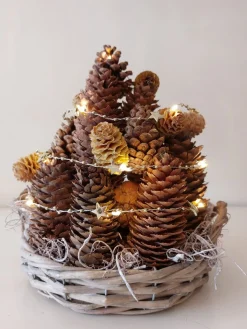 Juuls Gift Shop (merkloos) Mandje Met Dennenappel Toren Taart Met Ster Ledverlichting Cheap