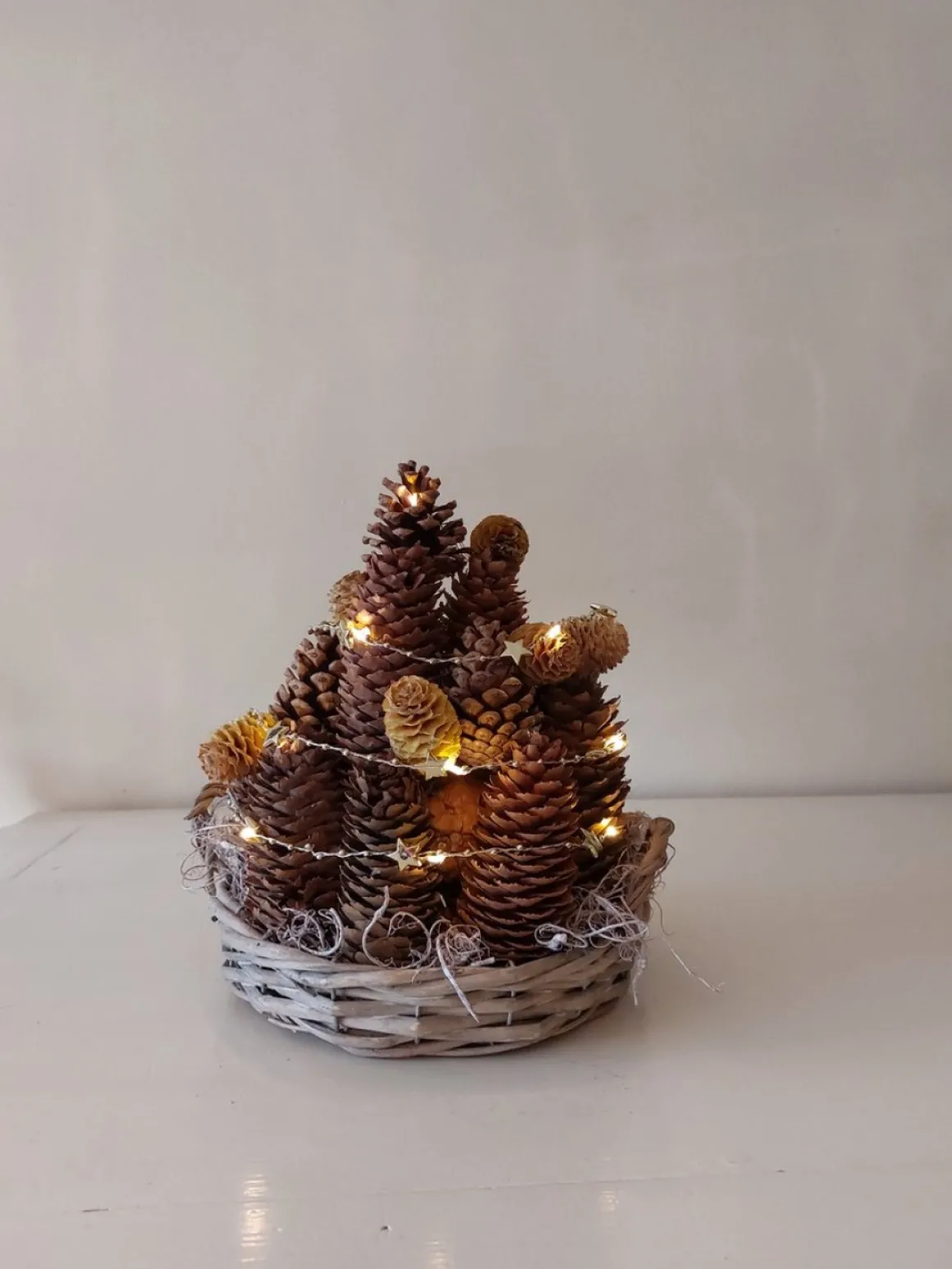 Juuls Gift Shop (merkloos) Mandje Met Dennenappel Toren Taart Met Ster Ledverlichting Cheap