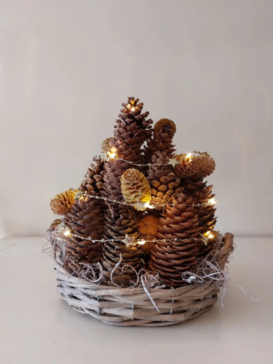 Juuls Gift Shop (merkloos) Mandje Met Dennenappel Toren Taart Met Ster Ledverlichting Cheap
