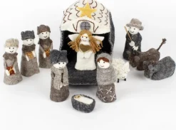 Sjaal met een Verhaal Mini Kerstgroepje Van Vilt - Grijs-Naturel - Stal 17X17 Cm - 12 Dlg Best