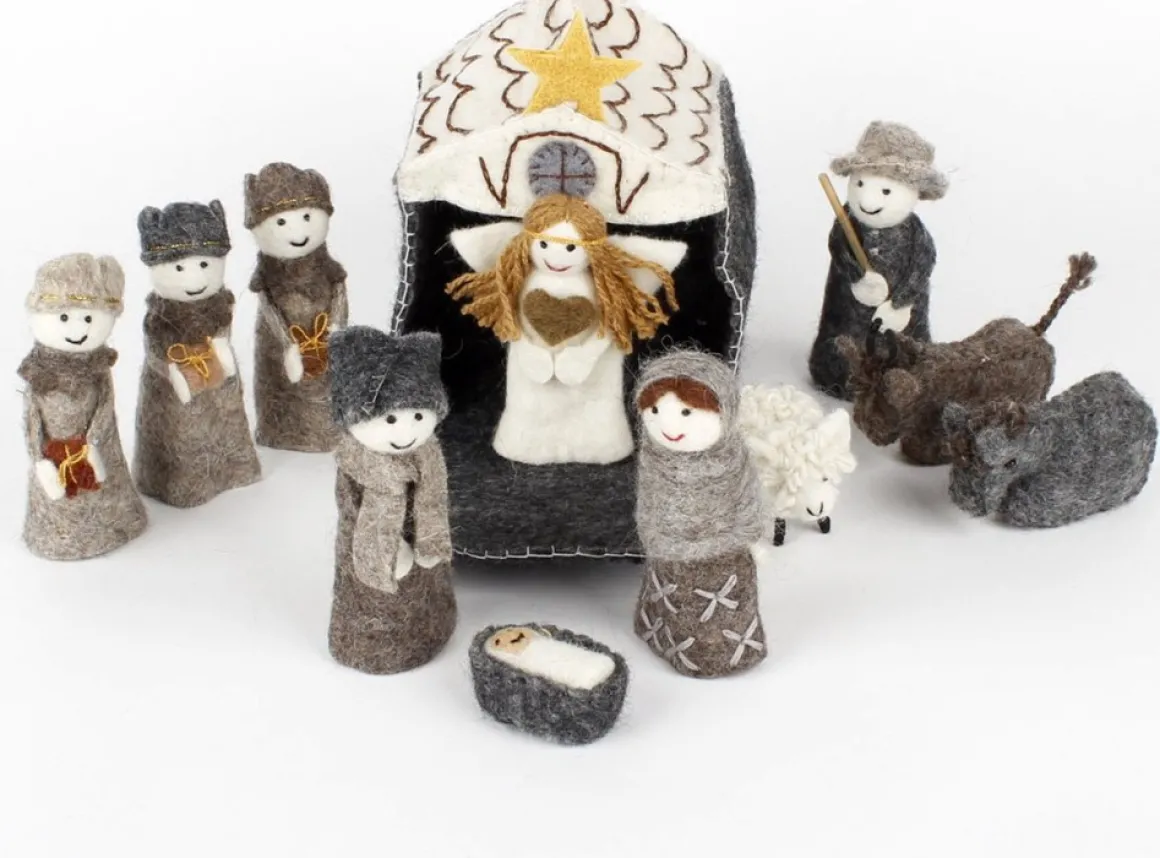 Sjaal met een Verhaal Mini Kerstgroepje Van Vilt - Grijs-Naturel - Stal 17X17 Cm - 12 Dlg Best