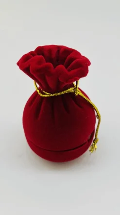Merkloos Mini Kribbe / Kerstgroep Rood In Sieradendoos. 5 X 5 X 7,5 Cm Sale