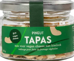 Pineut Kerstpakketten^ ® Borrelplank Pakket Tapas – Borrelpakket Culinair – Focaccia, Tapenade, Vinaigrette & Waterkaraf – Verwenbox Borrel – Geschenkpakket Borrelhapjes - Gezellig Genieten