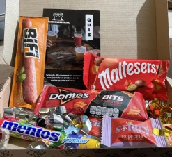 Samenquizzen Kerstpakketten^Pubquiz Brievenbus Cadeaupakket - Kerstpakket - Klein Cadeau - Kerstpakket - Brievenbus Bedankje Personeel - Verjaardagscadeau - Cadeau Voor Mannen - Cadeautje Voor Vrouwen - Brievenbuscadeau - Attentie