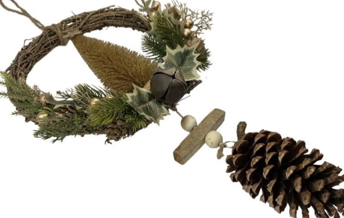 WDMT Rotan Kerstkrans - Gold Berry | O 39 Cm | Decoratieve Kerstkans Gemaakt Uit Rotan En Dennenappels Met Kerstboom | Goud Sale