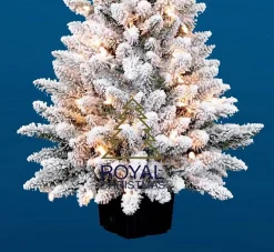Royal Christmas Kunstkerstbomen^ - Flock / Sneeuw Kunstkerstboom In Plastic Pot - Lengte 105 Cm - Met Warm Led Batterij Verlichting - Met Sneeuw - 122 Takken