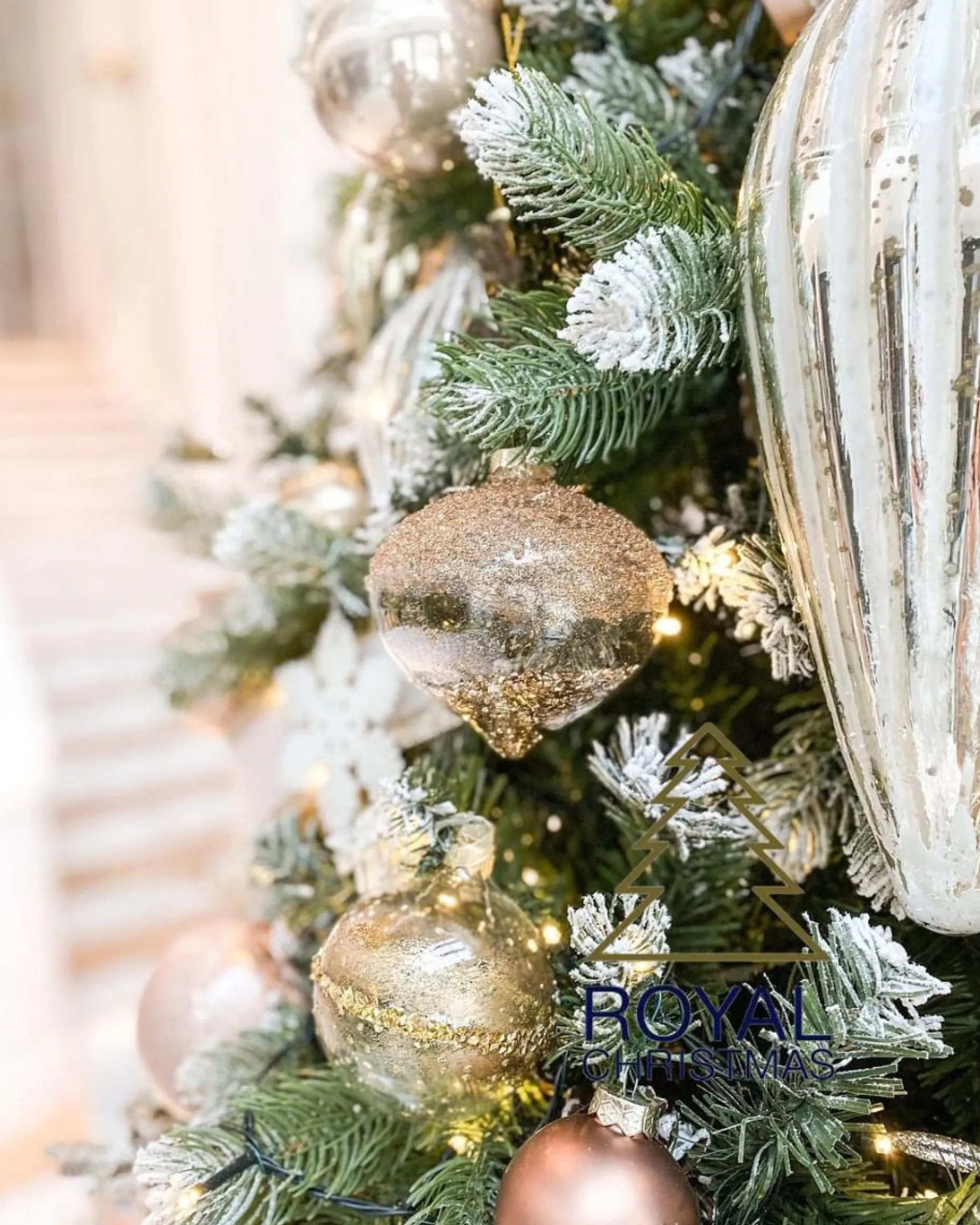 Royal Christmas Kunstkerstbomen^ - Kunstkerstboom - Bogota Pe / Pvc Premium 180 Cm - 1131 Takken - Groen - Zonder Verlichting
