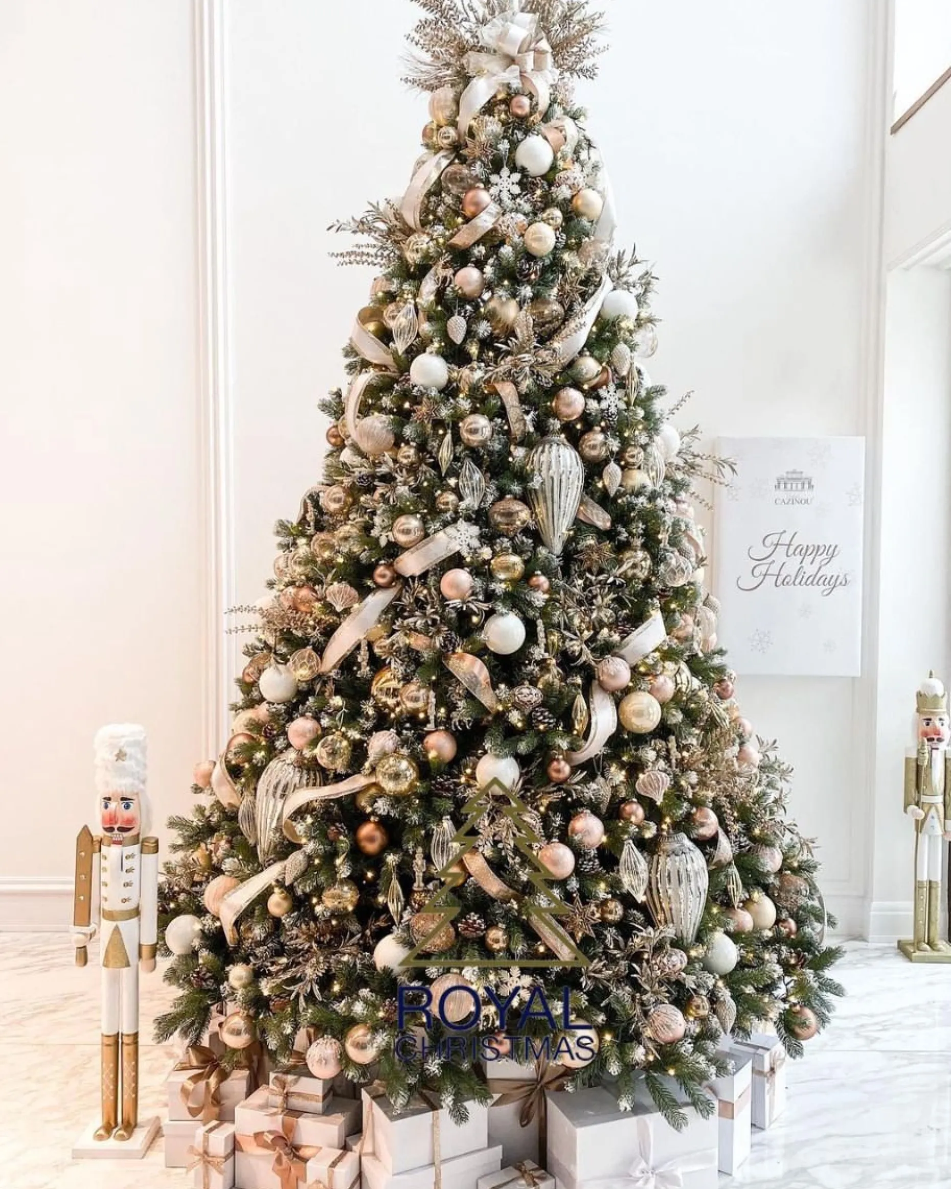Royal Christmas Kunstkerstbomen^ - Kunstkerstboom - Bogota Pe / Pvc Premium 180 Cm - 1131 Takken - Groen - Zonder Verlichting