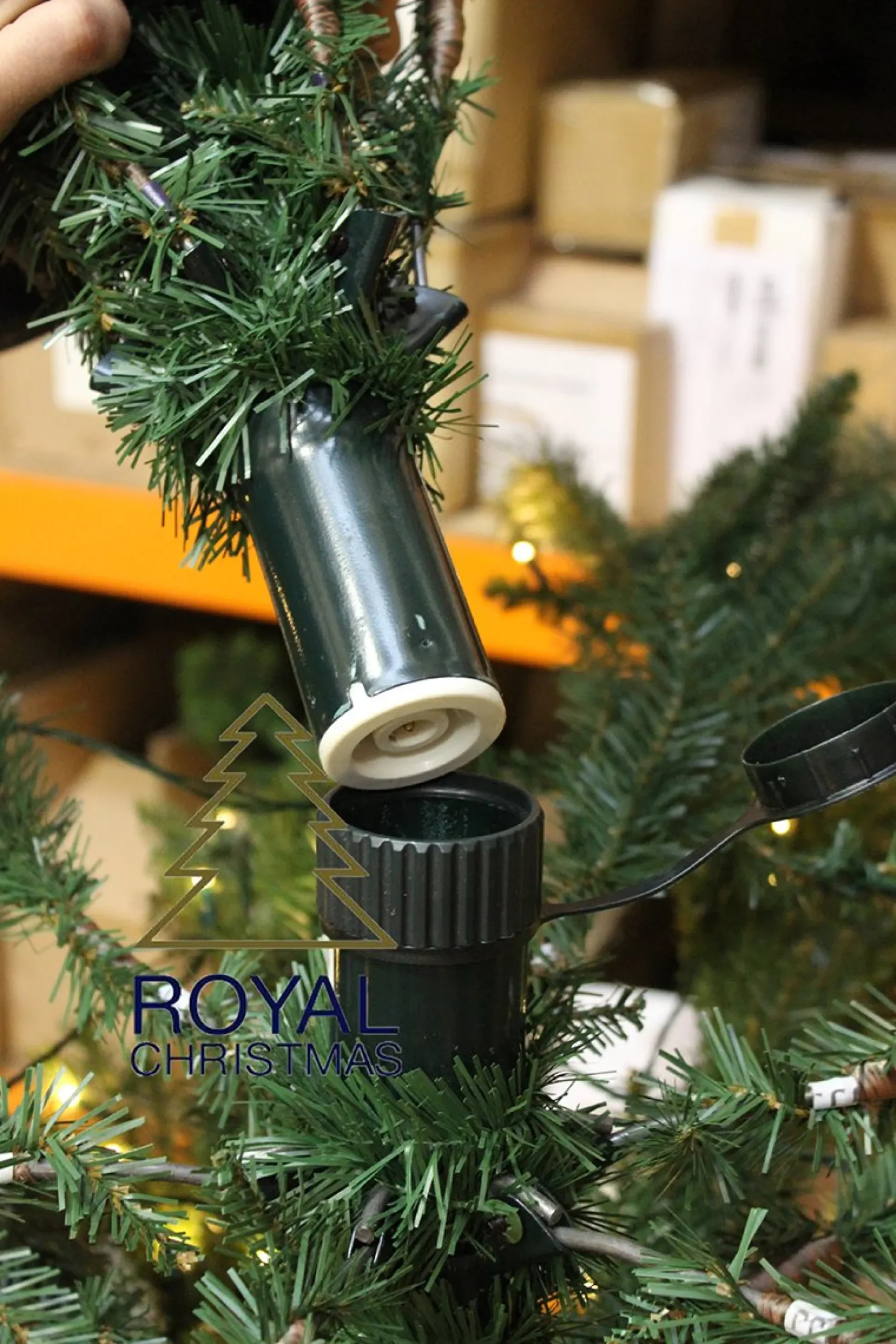 Royal Christmas Kunstkerstbomen^ - Kunstkerstboom - Norway Spruce Pe/Pvc - 450 Led Lampjes - Fbu - 210 Cm