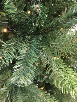 Royal Christmas Kunstkerstbomen^ Kunstkerstboom Alaska Slank - 240 Cm - Met Led Verlichting En Smart Adapter