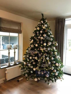 Royal Christmas Kunstkerstbomen^ - Kunstkerstboom - Oregon Deluxe Pvc - 210Cm - 1090 Takken - Groen