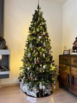 Royal Christmas Kunstkerstbomen^ - Smalle Kunstkerstboom - Alaska Premium - Pe/ Pvc - 150 Cm - 499 Takken - Groen