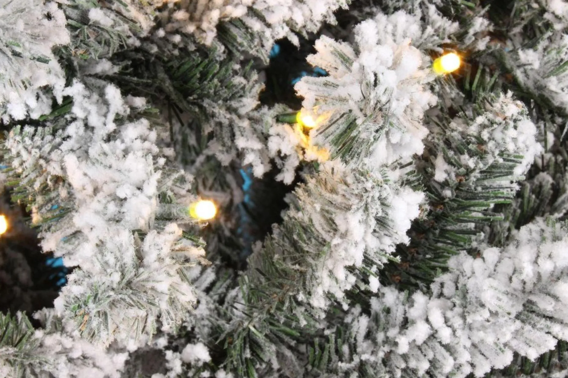 Royal Christmas Kunstkerstbomen^ - Sneeuw Kunstkerstboom - Flock Tree Deluxe - 500 Led Lampjes - Pvc 1658 Takken 210 Cm