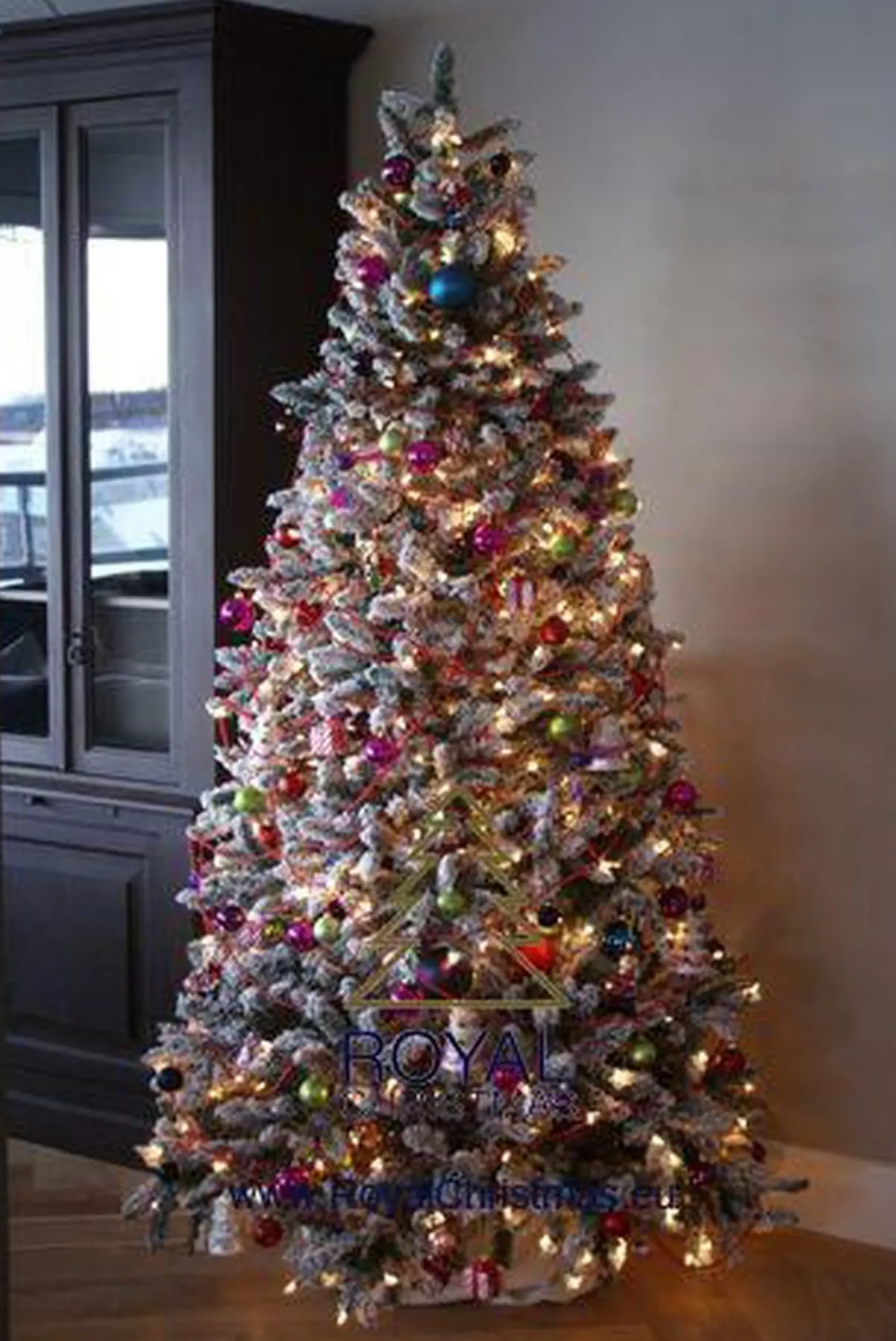 Royal Christmas Kunstkerstbomen^ - Sneeuw Kunstkerstboom - Flock Tree Deluxe - 500 Led Lampjes - Pvc 1658 Takken 210 Cm