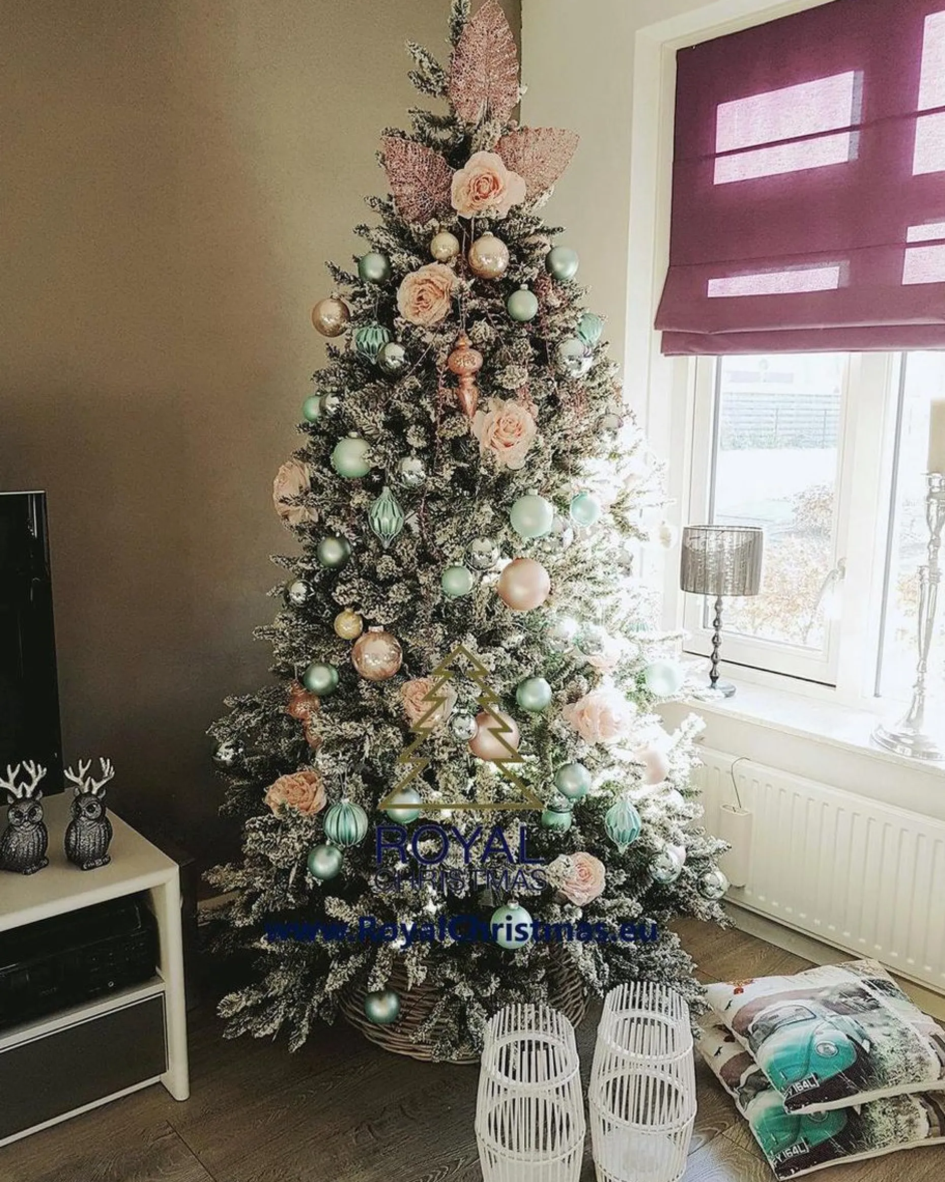 Royal Christmas Kunstkerstbomen^ - Sneeuw Kunstkerstboom - Flock Tree Deluxe - 500 Led Lampjes - Pvc 1658 Takken 210 Cm