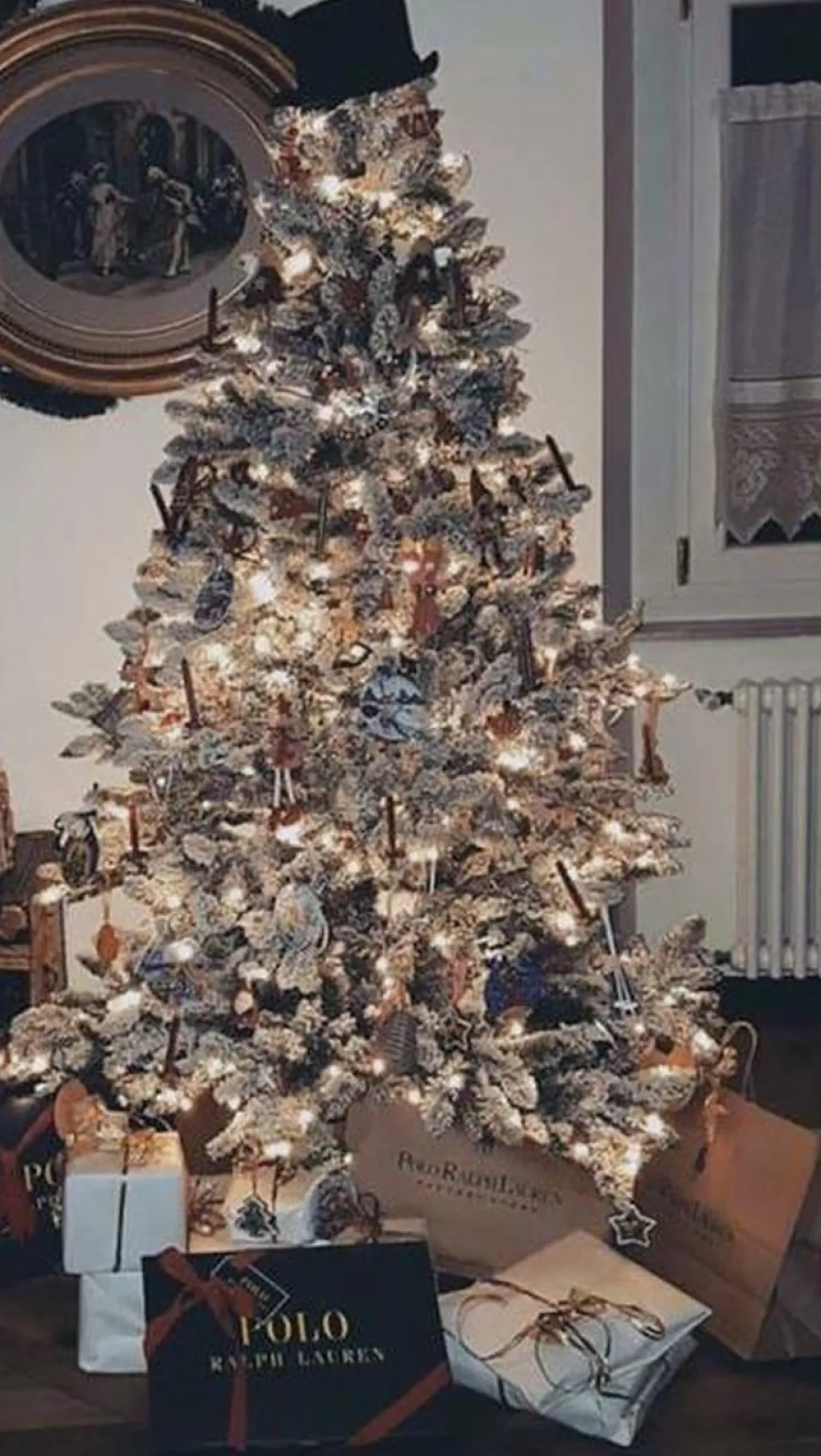 Royal Christmas Kunstkerstbomen^ - Sneeuw Kunstkerstboom - Flock Tree Deluxe - 500 Led Lampjes - Pvc 1658 Takken 210 Cm