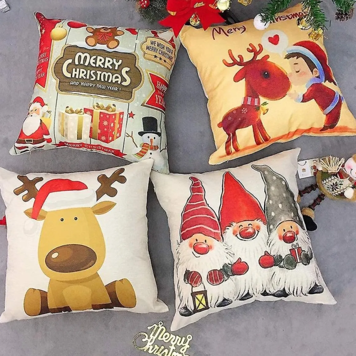 * Set Van 4 - Kerst Kussensloop - Katoen En Linnen Materiaal - Decoratieve Print - Kerstboom, Kerst Herten, Kerstman Motief - Sofa Kussenhoes - 45Cm X 45Cm Shop