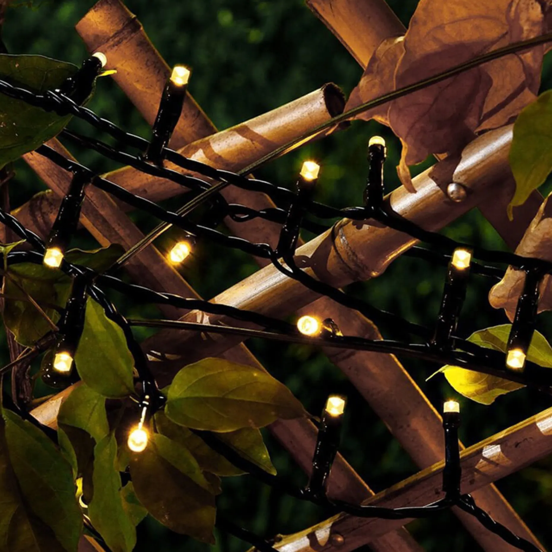 Rextech Kerstlichtsnoeren^Solar Tuinverlichting Lichtsnoer Holly - 200 Leds - Warm Wit Licht - Op Zonne-Energie
