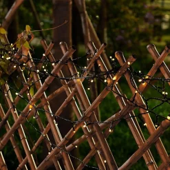 Rextech Kerstlichtsnoeren^Solar Tuinverlichting Lichtsnoer Holly - 200 Leds - Warm Wit Licht - Op Zonne-Energie