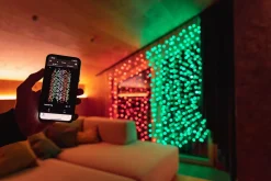 Twinkly Lichtgordijnen^ Curtain – App-Gestuurde Led Gordijn Lichtsnoer Met 210 Rgb + W (16 Miljoen Kleuren + Warm Wit) Led's. 1,5 X 2,1 Meter. Transparante Draad. Binnen En Buiten Slimme Verlichting Decoratie