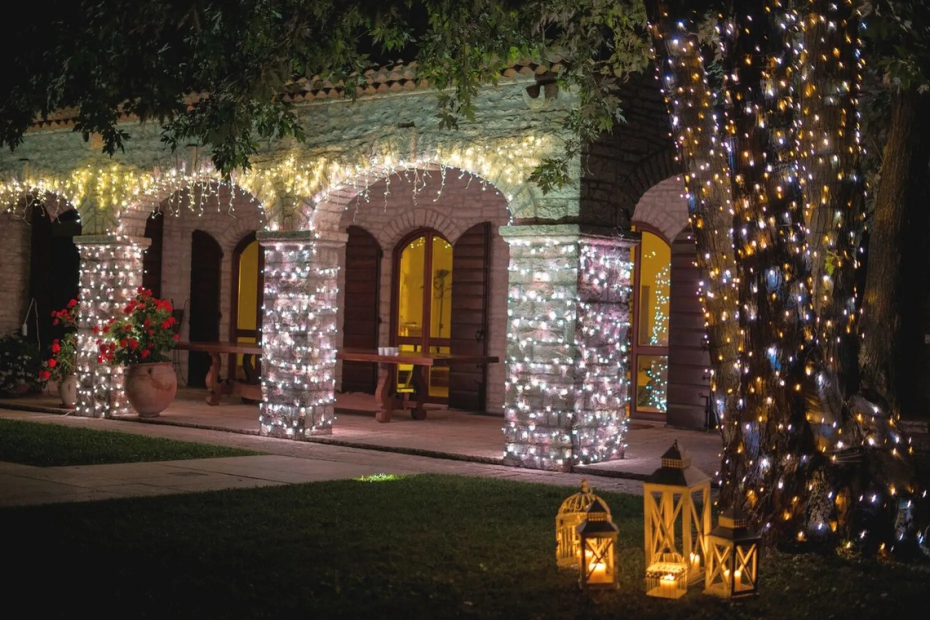 Twinkly Lichtgordijnen^ Icicle Lichtgordijn - Binnen/Buiten - Rgbw - 190 Led-Lichtketting - Decoratie - App-Gestuurde - Zwart