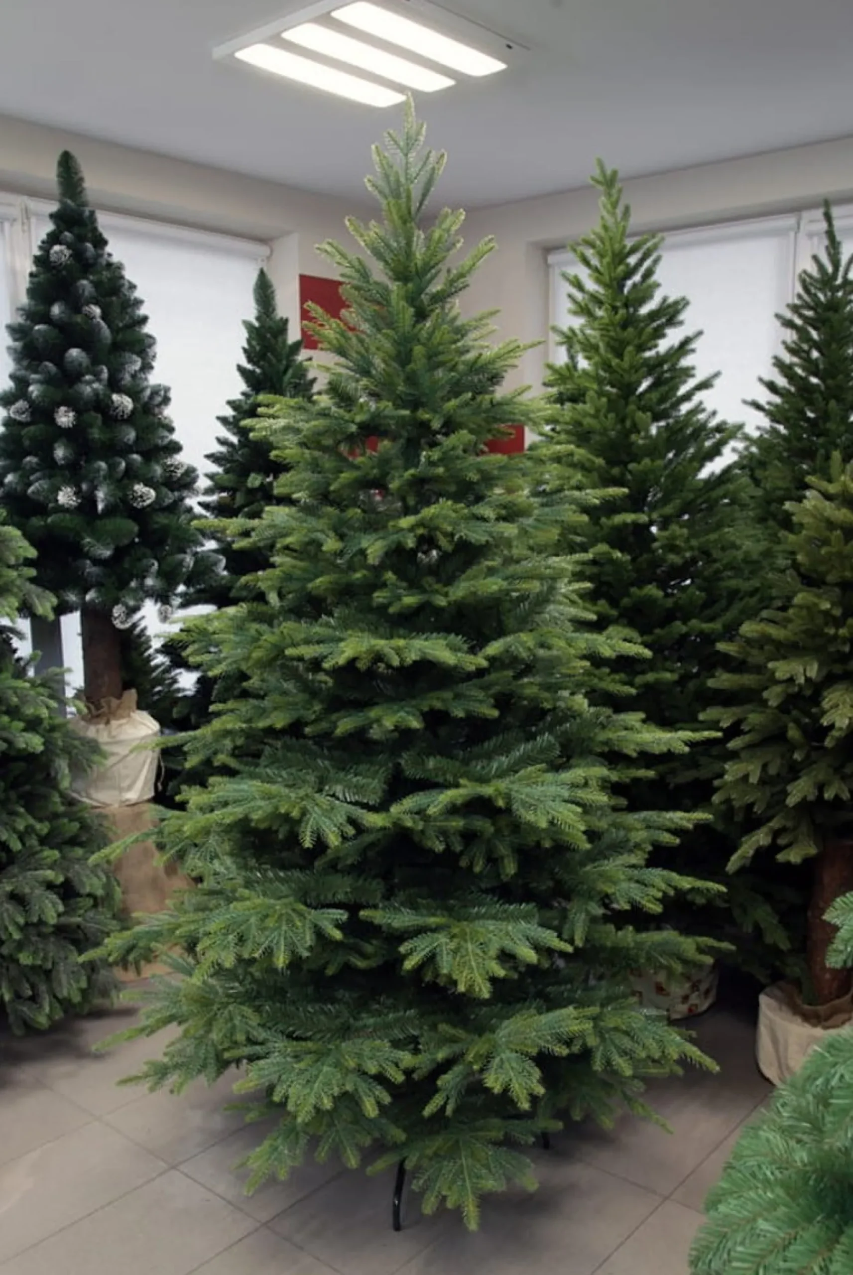 Virpol Kunstkerstbomen^ - Kunstkerstboom Kaukasisch Spar - Metalen Voet - 190 Cm