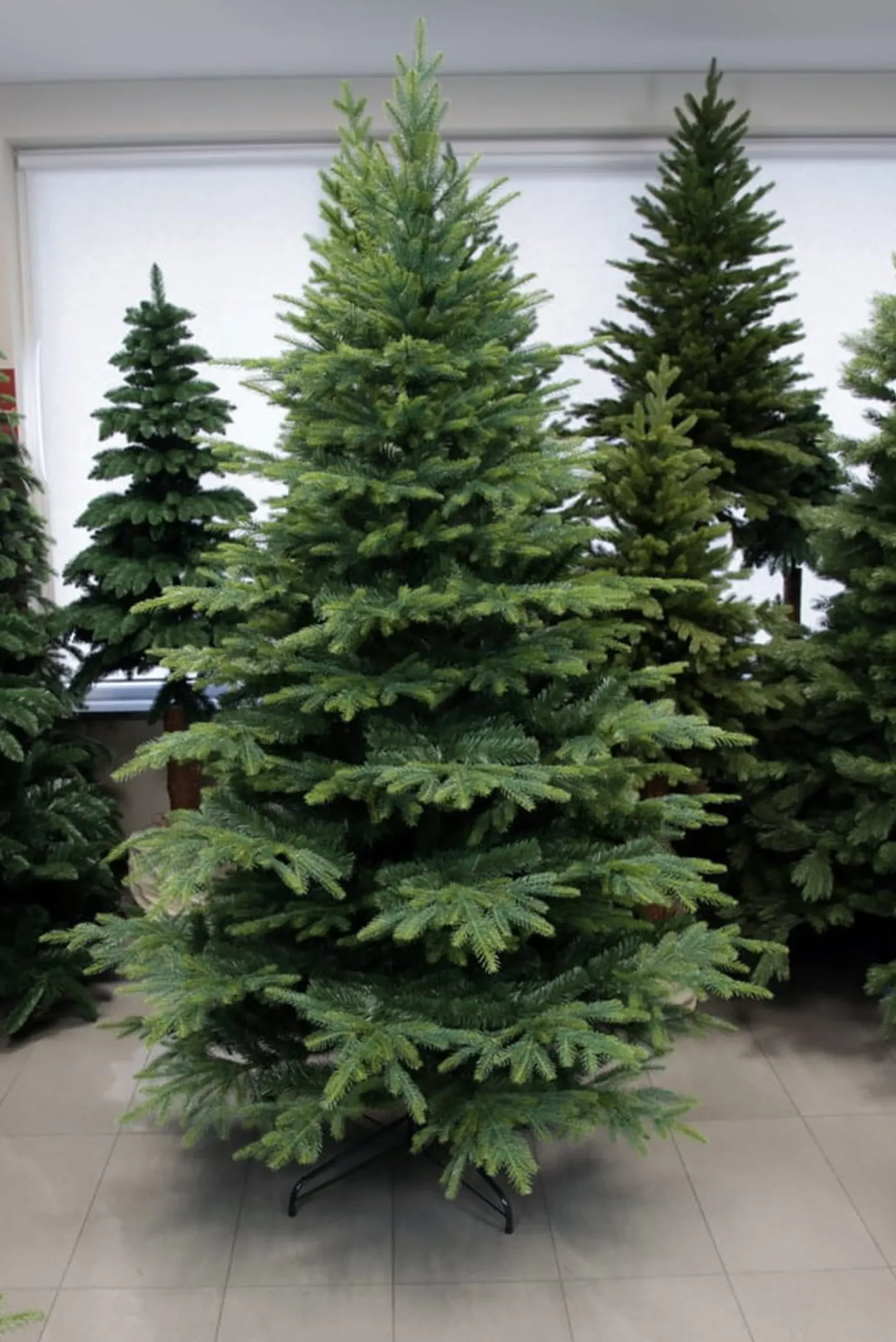 Virpol Kunstkerstbomen^ - Kunstkerstboom Kaukasisch Spar - Metalen Voet - 190 Cm