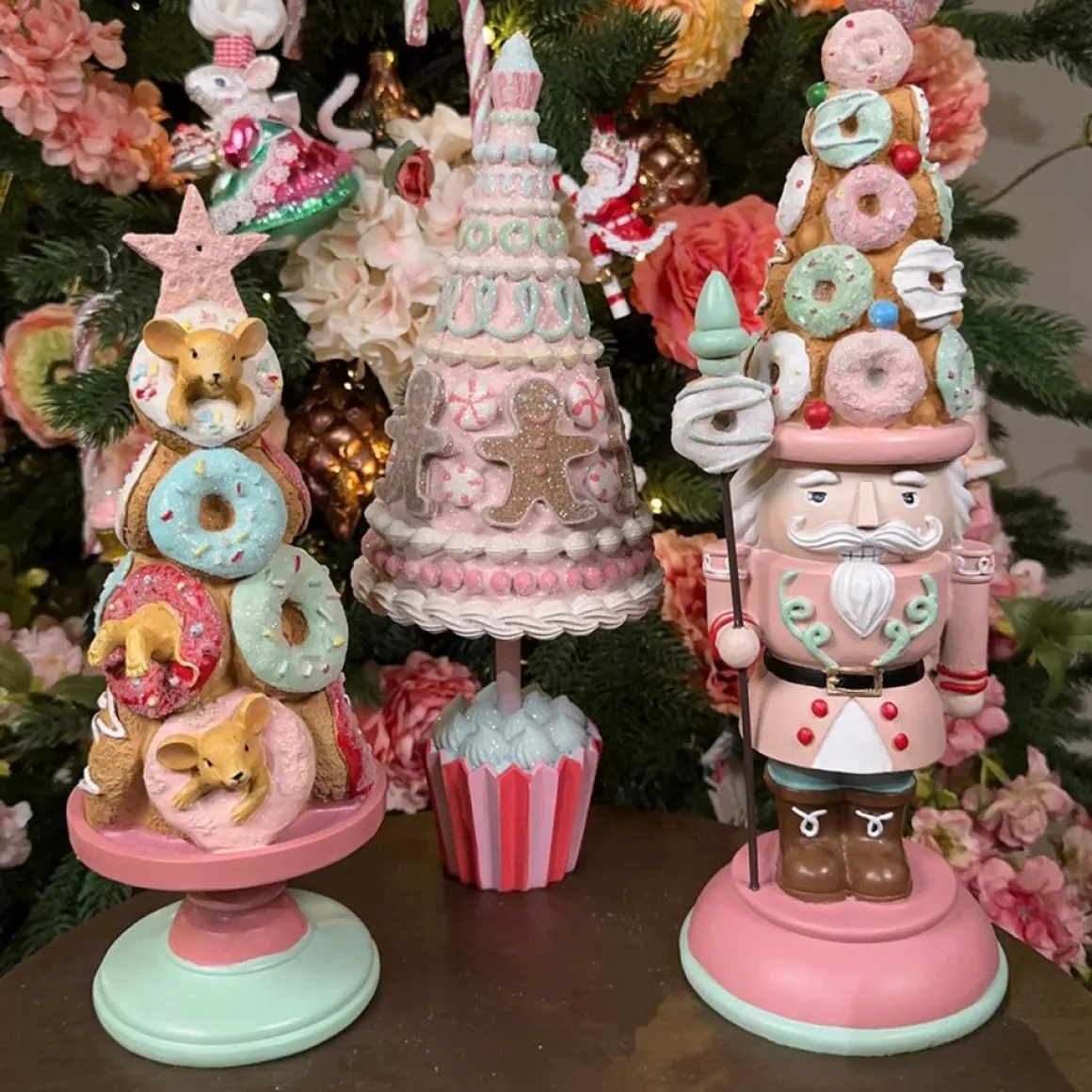 EDG - Enzo De Gasperi Viv! Christmas Kerstbeeld - Kerst Notenkraker Donut Hoed - Roze Groen - 34Cm Cheap