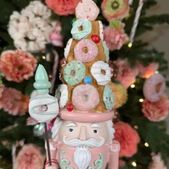 EDG - Enzo De Gasperi Viv! Christmas Kerstbeeld - Kerst Notenkraker Donut Hoed - Roze Groen - 34Cm Cheap