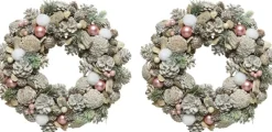 Decoris 2X Stuks Kerstkransen/Dennenkransen White Wash Met Sneeuw En Versiering 34 Cm - Dennenkransen/Deurkransen Kerstversiering Store