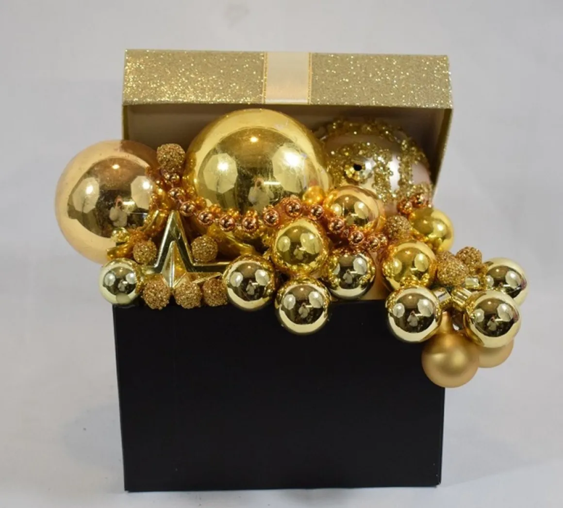 ZoeZo Design - Kerst - Kerstdecoratie - Kerstversiering - Kerstbaldoos - Alternatieve Kerstversiering - Hoogte 18 Cm - Breedte 18 Cm - Kunststof - Karton Clearance