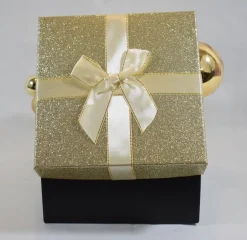ZoeZo Design - Kerst - Kerstdecoratie - Kerstversiering - Kerstbaldoos - Alternatieve Kerstversiering - Hoogte 18 Cm - Breedte 18 Cm - Kunststof - Karton Clearance
