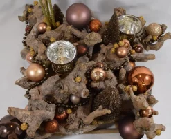 ZoeZo Design - Kerststuk - Tafelstuk - Alternatieve Kerstversiering - Handmade Kerststuk - Groot Kerststuk - 36 X 36 X 20 Cm - Houten Kerststuk - Met 2 Waxinelichtjeshouders Shop